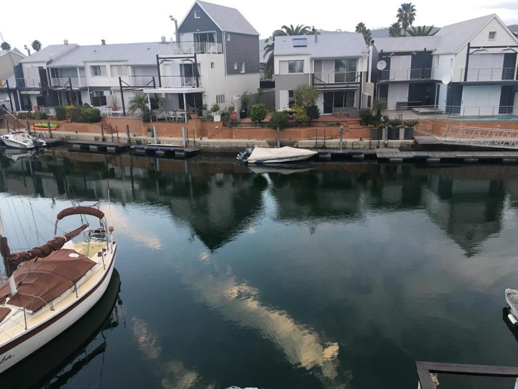 Gem Quays Waterfront One Bedroom クニスナ エクステリア 写真