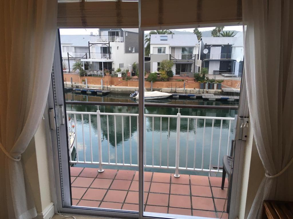 Gem Quays Waterfront One Bedroom クニスナ エクステリア 写真