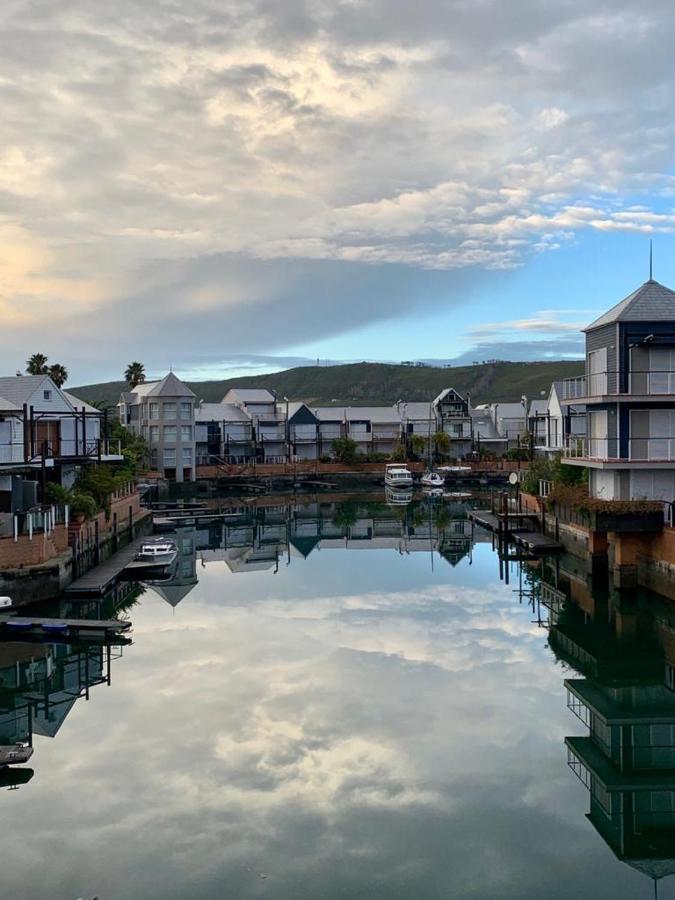 Gem Quays Waterfront One Bedroom クニスナ エクステリア 写真